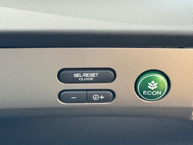 フリードスパイク Ｇ　ジャストセレクション　バックカメラ　ナビ　ＴＶ　オートクルーズコントロール　両側電動スライドドア　スマートキー　電動格納ミラー　ウォークスルー　ＣＶＴ　ＣＤ　ＤＶＤ再生　ＵＳＢ　Ｂｌｕｅｔｏｏｔｈ　ＡＢＳ　ＥＳＣ　エアコン（39枚目）