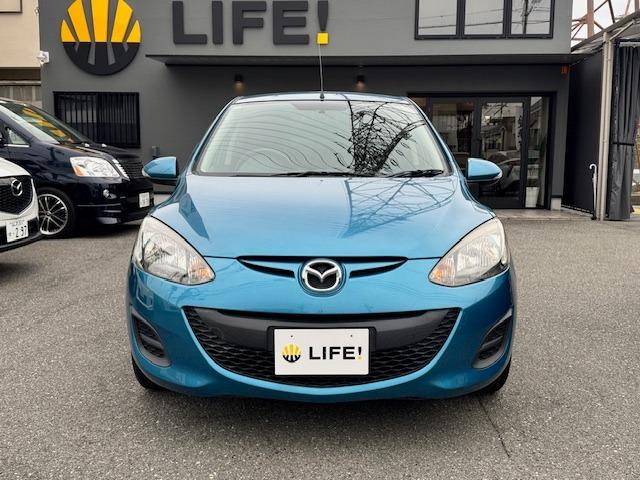 デミオ １３－スカイアクティブ　ＥＴＣ　キーレスエントリー　アイドリングストップ　電動格納ミラー　ＣＶＴ　衝突安全ボディ　記録簿　ＡＢＳ　ＥＳＣ　ＣＤ　ＵＳＢ　エアコン（3枚目）