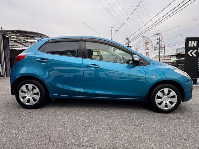 デミオ １３－スカイアクティブ　ＥＴＣ　キーレスエントリー　アイドリングストップ　電動格納ミラー　ＣＶＴ　衝突安全ボディ　記録簿　ＡＢＳ　ＥＳＣ　ＣＤ　ＵＳＢ　エアコン（8枚目）