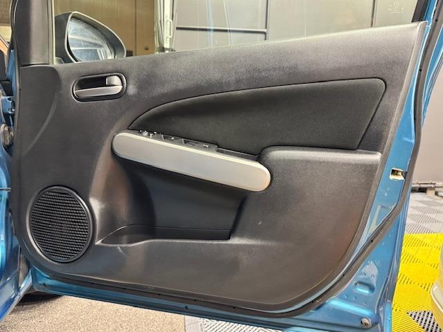 デミオ １３－スカイアクティブ　ＥＴＣ　キーレスエントリー　アイドリングストップ　電動格納ミラー　ＣＶＴ　衝突安全ボディ　記録簿　ＡＢＳ　ＥＳＣ　ＣＤ　ＵＳＢ　エアコン（16枚目）