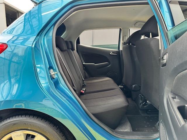 デミオ １３－スカイアクティブ　ＥＴＣ　キーレスエントリー　アイドリングストップ　電動格納ミラー　ＣＶＴ　衝突安全ボディ　記録簿　ＡＢＳ　ＥＳＣ　ＣＤ　ＵＳＢ　エアコン（19枚目）