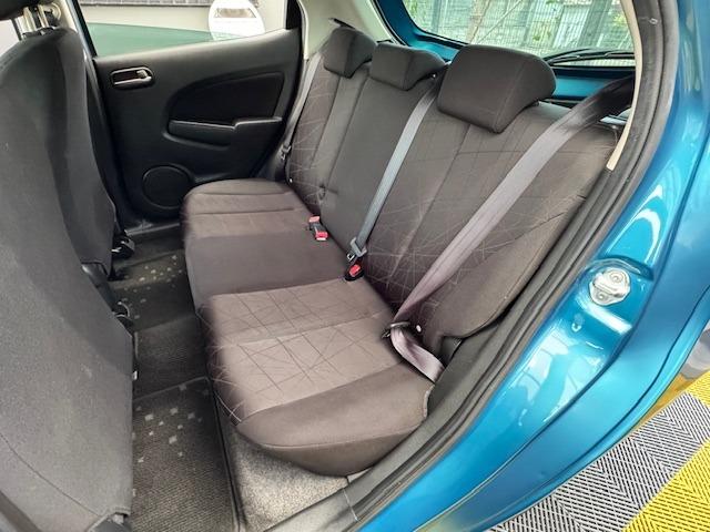 デミオ １３－スカイアクティブ　ＥＴＣ　キーレスエントリー　アイドリングストップ　電動格納ミラー　ＣＶＴ　衝突安全ボディ　記録簿　ＡＢＳ　ＥＳＣ　ＣＤ　ＵＳＢ　エアコン（24枚目）