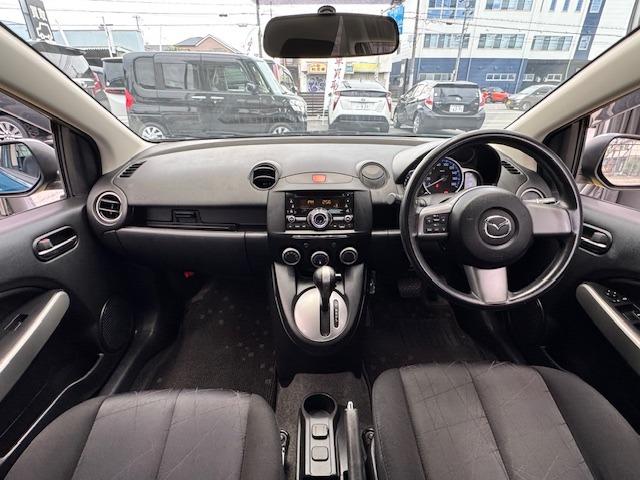 デミオ １３－スカイアクティブ　ＥＴＣ　キーレスエントリー　アイドリングストップ　電動格納ミラー　ＣＶＴ　衝突安全ボディ　記録簿　ＡＢＳ　ＥＳＣ　ＣＤ　ＵＳＢ　エアコン（28枚目）