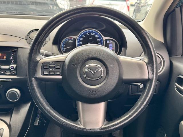 デミオ １３－スカイアクティブ　ＥＴＣ　キーレスエントリー　アイドリングストップ　電動格納ミラー　ＣＶＴ　衝突安全ボディ　記録簿　ＡＢＳ　ＥＳＣ　ＣＤ　ＵＳＢ　エアコン（29枚目）