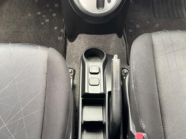 デミオ １３－スカイアクティブ　ＥＴＣ　キーレスエントリー　アイドリングストップ　電動格納ミラー　ＣＶＴ　衝突安全ボディ　記録簿　ＡＢＳ　ＥＳＣ　ＣＤ　ＵＳＢ　エアコン（32枚目）