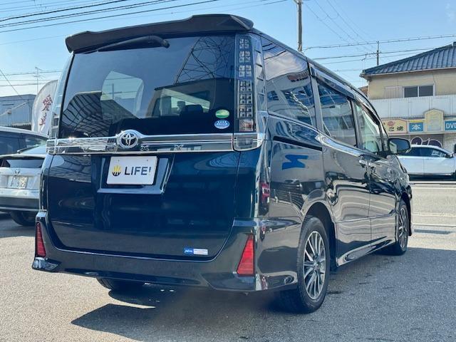 ヴォクシー ＺＳ　煌　ドライブレコーダー　ＥＴＣ　バックカメラ　ナビ　ＴＶ　両側電動スライドドア　ＬＥＤヘッドランプ　スマートキー　アイドリングストップ　電動格納ミラー　ＣＶＴ　アルミホイール　Ｂｌｕｅｔｏｏｔｈ　記録簿（11枚目）