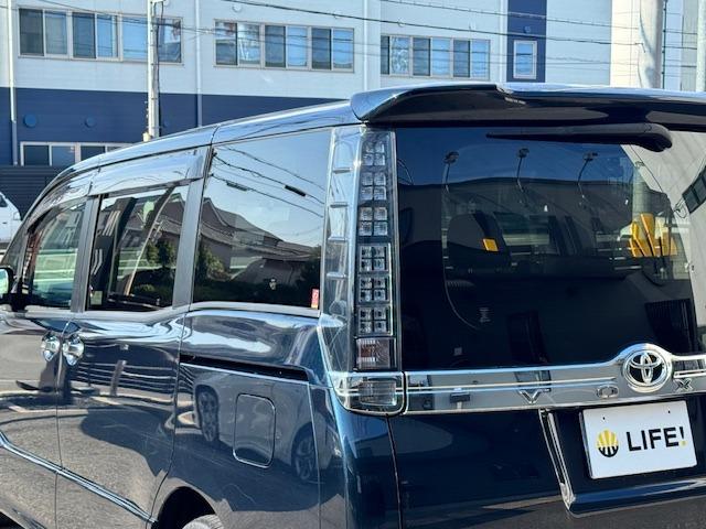 ヴォクシー ＺＳ　煌　ドライブレコーダー　ＥＴＣ　バックカメラ　ナビ　ＴＶ　両側電動スライドドア　ＬＥＤヘッドランプ　スマートキー　アイドリングストップ　電動格納ミラー　ＣＶＴ　アルミホイール　Ｂｌｕｅｔｏｏｔｈ　記録簿（12枚目）