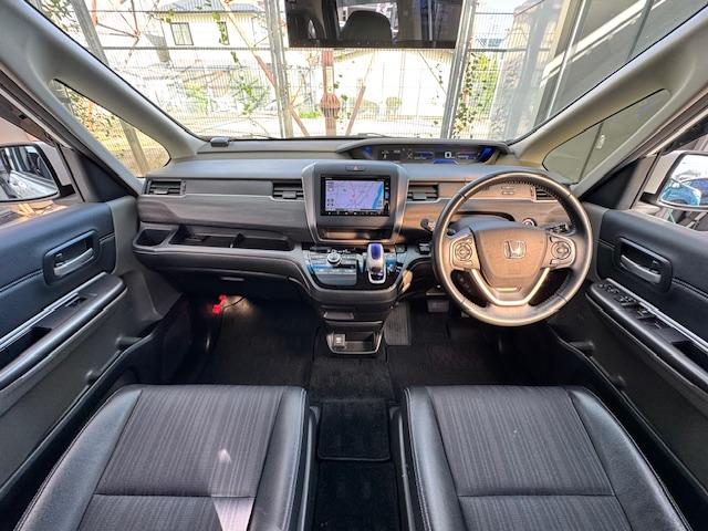 フリードハイブリッド ハイブリッド・Ｇホンダセンシング　ＥＴＣ　バックカメラ　ナビ　ＴＶ　オートクルーズコントロール　レーンアシスト　衝突被害軽減システム　両側電動スライドドア　ＬＥＤヘッドランプ　スマートキー　電動格納ミラー　後席モニター　ＡＴ（2枚目）