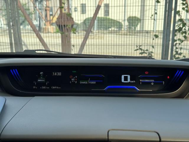 フリードハイブリッド ハイブリッド・Ｇホンダセンシング　ＥＴＣ　バックカメラ　ナビ　ＴＶ　オートクルーズコントロール　レーンアシスト　衝突被害軽減システム　両側電動スライドドア　ＬＥＤヘッドランプ　スマートキー　電動格納ミラー　後席モニター　ＡＴ（4枚目）