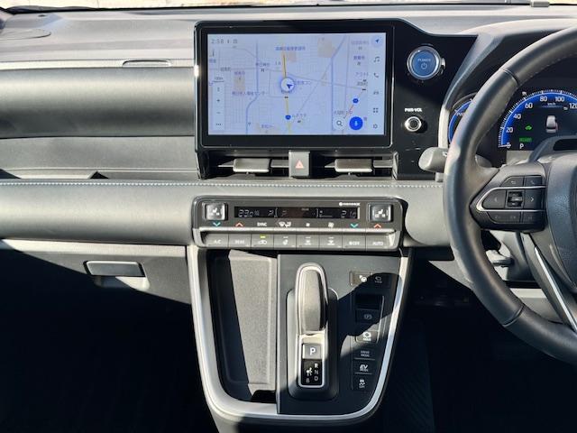 ヴォクシー ハイブリッドＳ－Ｚ　ドライブレコーダー　ＥＴＣ　全周囲カメラ　ナビ　ＴＶ　オートクルーズコントロール　レーンアシスト　パークアシスト　衝突被害軽減システム　両側電動スライドドア　オートマチックハイビーム　オートライト（4枚目）