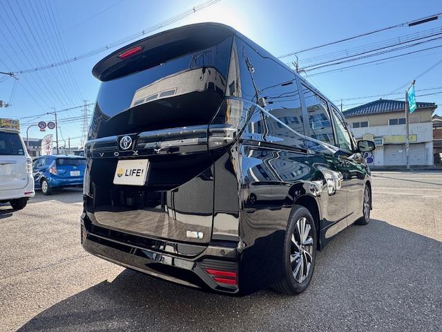 ヴォクシー ハイブリッドＳ－Ｚ　ドライブレコーダー　ＥＴＣ　全周囲カメラ　ナビ　ＴＶ　オートクルーズコントロール　レーンアシスト　パークアシスト　衝突被害軽減システム　両側電動スライドドア　オートマチックハイビーム　オートライト（15枚目）