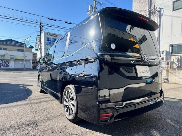 ヴォクシー ハイブリッドＳ－Ｚ　ドライブレコーダー　ＥＴＣ　全周囲カメラ　ナビ　ＴＶ　オートクルーズコントロール　レーンアシスト　パークアシスト　衝突被害軽減システム　両側電動スライドドア　オートマチックハイビーム　オートライト（17枚目）