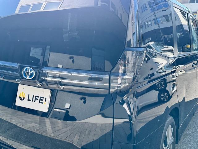 ヴォクシー ハイブリッドＳ－Ｚ　ドライブレコーダー　ＥＴＣ　全周囲カメラ　ナビ　ＴＶ　オートクルーズコントロール　レーンアシスト　パークアシスト　衝突被害軽減システム　両側電動スライドドア　オートマチックハイビーム　オートライト（23枚目）