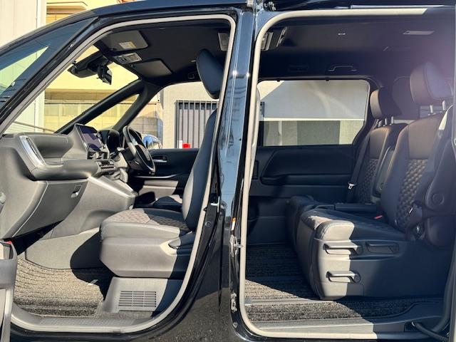 ヴォクシー ハイブリッドＳ－Ｚ　ドライブレコーダー　ＥＴＣ　全周囲カメラ　ナビ　ＴＶ　オートクルーズコントロール　レーンアシスト　パークアシスト　衝突被害軽減システム　両側電動スライドドア　オートマチックハイビーム　オートライト（51枚目）