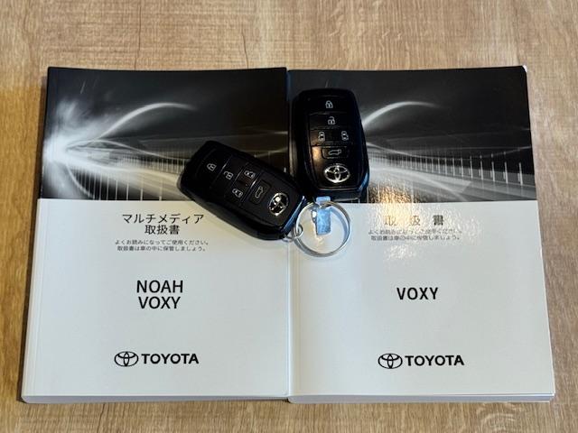 ヴォクシー ハイブリッドＳ－Ｚ　ドライブレコーダー　ＥＴＣ　全周囲カメラ　ナビ　ＴＶ　オートクルーズコントロール　レーンアシスト　パークアシスト　衝突被害軽減システム　両側電動スライドドア　オートマチックハイビーム　オートライト（58枚目）