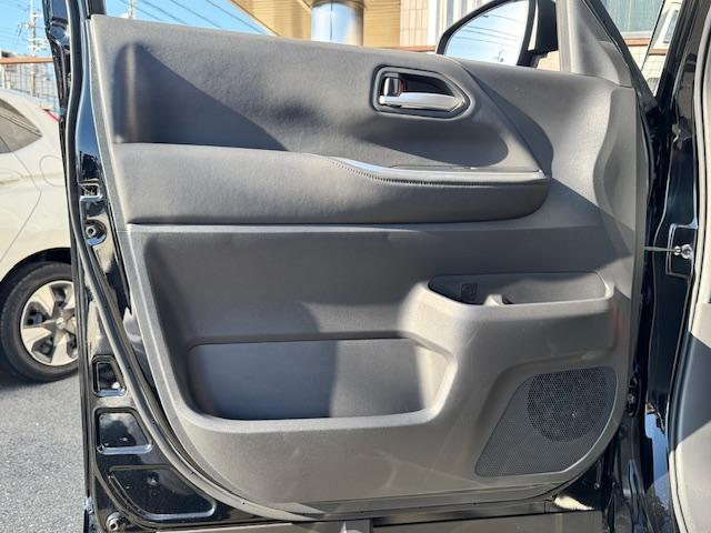 ヴォクシー ハイブリッドＳ－Ｚ　ドライブレコーダー　ＥＴＣ　全周囲カメラ　ナビ　ＴＶ　オートクルーズコントロール　レーンアシスト　パークアシスト　衝突被害軽減システム　両側電動スライドドア　オートマチックハイビーム　オートライト（59枚目）