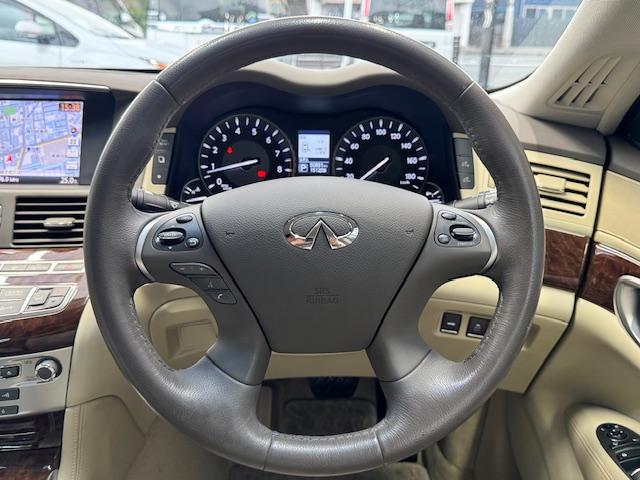 フーガ ２５０ＧＴ　Ａパッケージ　ＥＴＣ　クリアランスソナー　オートクルーズコントロール　衝突被害軽減システム　全周囲カメラ　ナビ　アルミホイール　ＬＥＤヘッドランプ　ＡＴ　スマートキー　電動格納ミラー　盗難防止システム　パワーシート（3枚目）