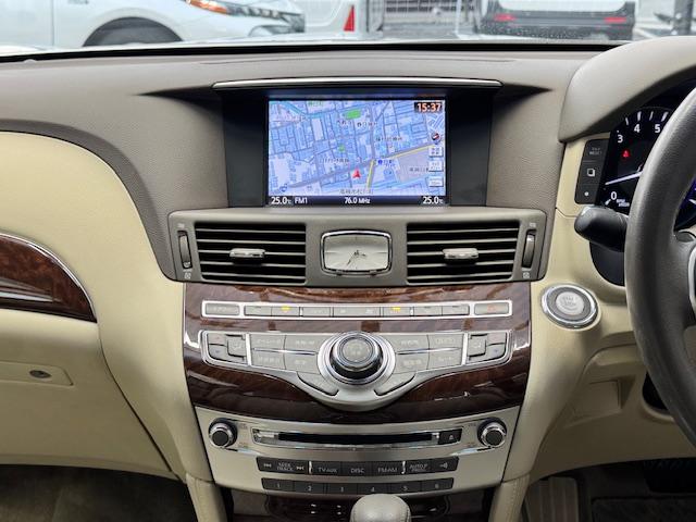 フーガ ２５０ＧＴ　Ａパッケージ　ＥＴＣ　クリアランスソナー　オートクルーズコントロール　衝突被害軽減システム　全周囲カメラ　ナビ　アルミホイール　ＬＥＤヘッドランプ　ＡＴ　スマートキー　電動格納ミラー　盗難防止システム　パワーシート（6枚目）