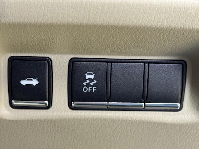 フーガ ２５０ＧＴ　Ａパッケージ　ＥＴＣ　クリアランスソナー　オートクルーズコントロール　衝突被害軽減システム　全周囲カメラ　ナビ　アルミホイール　ＬＥＤヘッドランプ　ＡＴ　スマートキー　電動格納ミラー　盗難防止システム　パワーシート（9枚目）
