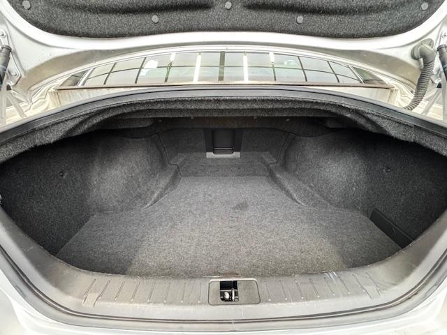 フーガ ２５０ＧＴ　Ａパッケージ　ＥＴＣ　クリアランスソナー　オートクルーズコントロール　衝突被害軽減システム　全周囲カメラ　ナビ　アルミホイール　ＬＥＤヘッドランプ　ＡＴ　スマートキー　電動格納ミラー　盗難防止システム　パワーシート（19枚目）