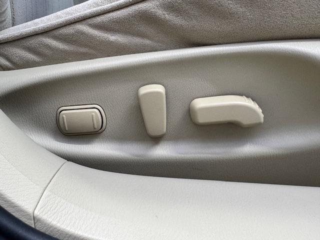 フーガ ２５０ＧＴ　Ａパッケージ　ＥＴＣ　クリアランスソナー　オートクルーズコントロール　衝突被害軽減システム　全周囲カメラ　ナビ　アルミホイール　ＬＥＤヘッドランプ　ＡＴ　スマートキー　電動格納ミラー　盗難防止システム　パワーシート（38枚目）