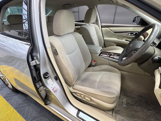 フーガ ２５０ＧＴ　Ａパッケージ　ＥＴＣ　クリアランスソナー　オートクルーズコントロール　衝突被害軽減システム　全周囲カメラ　ナビ　アルミホイール　ＬＥＤヘッドランプ　ＡＴ　スマートキー　電動格納ミラー　盗難防止システム　パワーシート（39枚目）