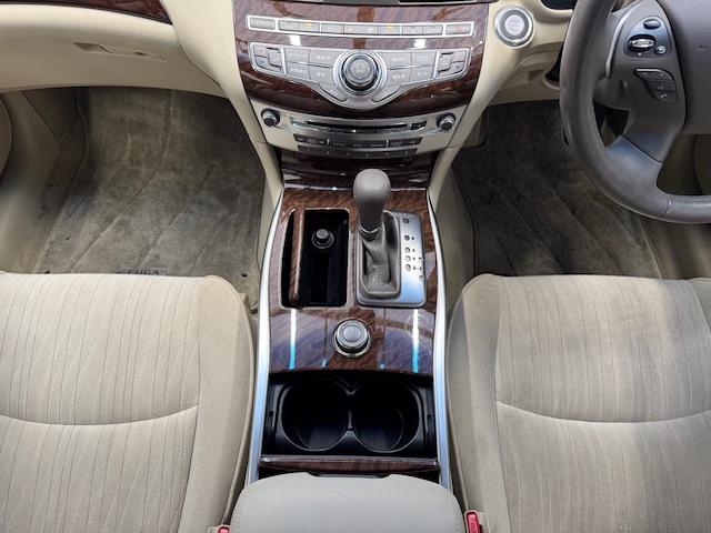 フーガ ２５０ＧＴ　Ａパッケージ　ＥＴＣ　クリアランスソナー　オートクルーズコントロール　衝突被害軽減システム　全周囲カメラ　ナビ　アルミホイール　ＬＥＤヘッドランプ　ＡＴ　スマートキー　電動格納ミラー　盗難防止システム　パワーシート（50枚目）