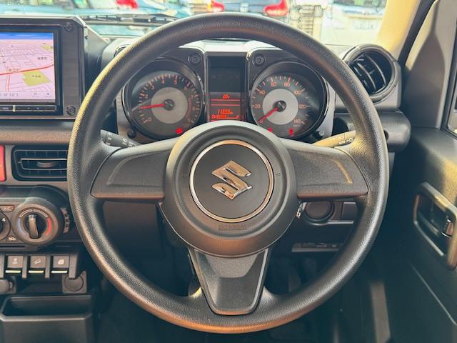 ジムニー ＸＧ　４ＷＤ　ドライブレコーダー　ＥＴＣ　バックカメラ　ナビ　ＴＶ　衝突被害軽減システム　アイドリングストップ　ＭＴ　盗難防止システム　ＡＢＳ　ＥＳＣ　Ｂｌｕｅｔｏｏｔｈ　衝突安全ボディ　エアコン（10枚目）