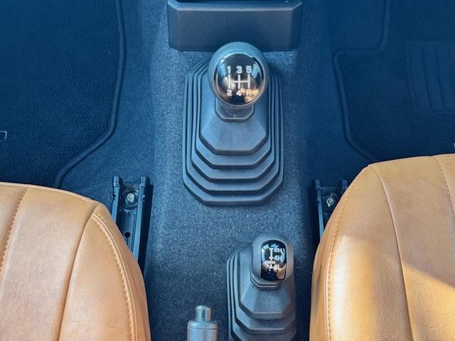 ジムニー ＸＧ　４ＷＤ　ドライブレコーダー　ＥＴＣ　バックカメラ　ナビ　ＴＶ　衝突被害軽減システム　アイドリングストップ　ＭＴ　盗難防止システム　ＡＢＳ　ＥＳＣ　Ｂｌｕｅｔｏｏｔｈ　衝突安全ボディ　エアコン（16枚目）