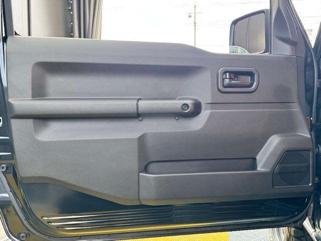 ジムニー ＸＧ　４ＷＤ　ドライブレコーダー　ＥＴＣ　バックカメラ　ナビ　ＴＶ　衝突被害軽減システム　アイドリングストップ　ＭＴ　盗難防止システム　ＡＢＳ　ＥＳＣ　Ｂｌｕｅｔｏｏｔｈ　衝突安全ボディ　エアコン（30枚目）