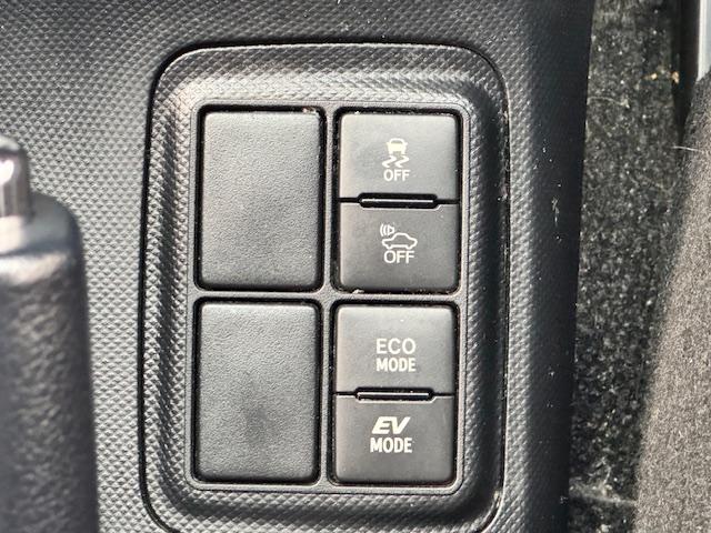 アクア Ｓ　ドライブレコーダー　ＥＴＣ　ナビ　ＴＶ　スマートキー　アイドリングストップ　電動格納ミラー　ＣＶＴ　衝突安全ボディ　記録簿　ＡＢＳ　ＥＳＣ　Ｂｌｕｅｔｏｏｔｈ　エアコン　パワーステアリング（8枚目）