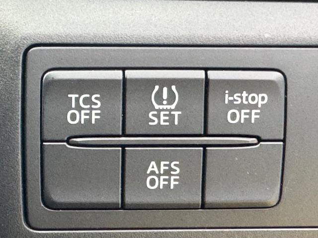 『アイドリングストップ』クルマが停車すると自動的にエンジンを停止し、無駄な燃料消費や排出ガスを抑えます。素早くエンジンを再始動させるなど、ドライバーの感覚とズレのない自然な制御を目指しています。