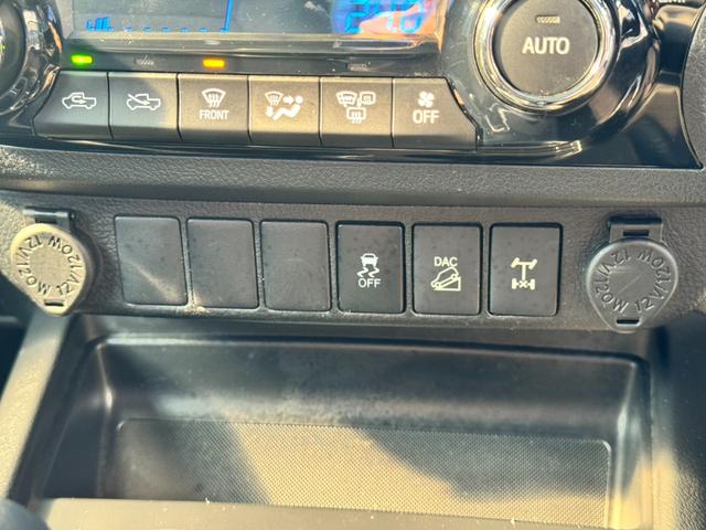 ハイラックス Ｚ　４ＷＤ　ＡＴ　衝突被害軽減システム　オートクルーズコントロール　レーンアシスト　ドライブレコーダー　ＥＴＣ　ナビ　ＴＶ　バックカメラ　スマートキー　電動格納ミラー　盗難防止システム（6枚目）