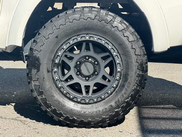 ハイラックス Ｚ　４ＷＤ　ＡＴ　衝突被害軽減システム　オートクルーズコントロール　レーンアシスト　ドライブレコーダー　ＥＴＣ　ナビ　ＴＶ　バックカメラ　スマートキー　電動格納ミラー　盗難防止システム（28枚目）