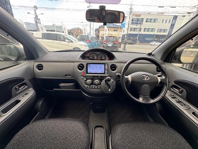 シエンタ ＤＩＣＥリミテッド　ＥＴＣ　バックカメラ　ナビ　ＴＶ　両側スライド・片側電動　ＨＩＤ　キーレスエントリー　電動格納ミラー　３列シート　ＣＶＴ　アルミホイール　ＵＳＢ　Ｂｌｕｅｔｏｏｔｈ　記録簿　衝突安全ボディ　ＡＢＳ（2枚目）