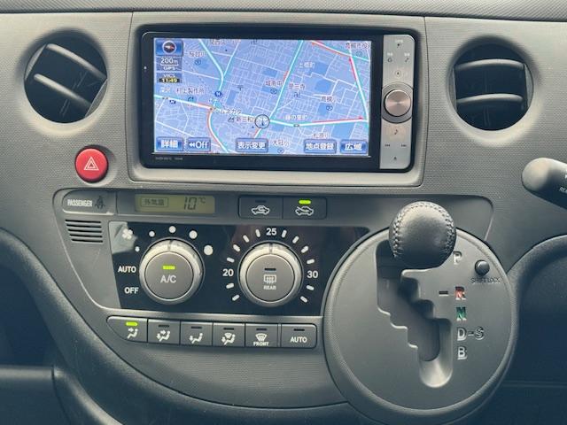 シエンタ ＤＩＣＥリミテッド　ＥＴＣ　バックカメラ　ナビ　ＴＶ　両側スライド・片側電動　ＨＩＤ　キーレスエントリー　電動格納ミラー　３列シート　ＣＶＴ　アルミホイール　ＵＳＢ　Ｂｌｕｅｔｏｏｔｈ　記録簿　衝突安全ボディ　ＡＢＳ（4枚目）