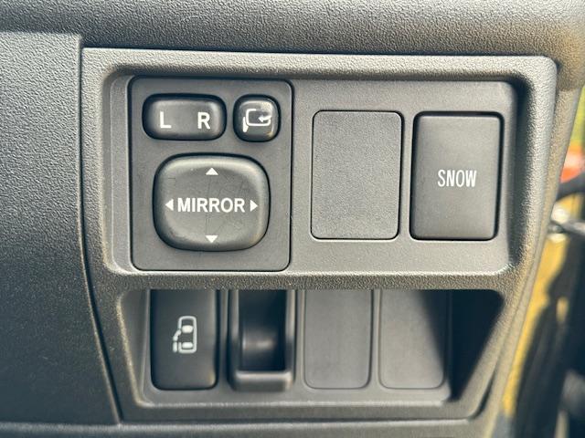 シエンタ ＤＩＣＥリミテッド　ＥＴＣ　バックカメラ　ナビ　ＴＶ　両側スライド・片側電動　ＨＩＤ　キーレスエントリー　電動格納ミラー　３列シート　ＣＶＴ　アルミホイール　ＵＳＢ　Ｂｌｕｅｔｏｏｔｈ　記録簿　衝突安全ボディ　ＡＢＳ（8枚目）