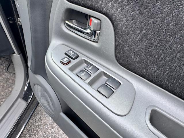 シエンタ ＤＩＣＥリミテッド　ＥＴＣ　バックカメラ　ナビ　ＴＶ　両側スライド・片側電動　ＨＩＤ　キーレスエントリー　電動格納ミラー　３列シート　ＣＶＴ　アルミホイール　ＵＳＢ　Ｂｌｕｅｔｏｏｔｈ　記録簿　衝突安全ボディ　ＡＢＳ（10枚目）