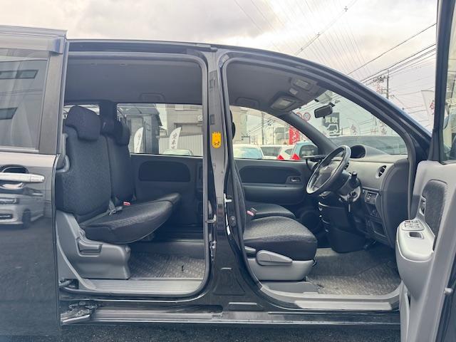 シエンタ ＤＩＣＥリミテッド　ＥＴＣ　バックカメラ　ナビ　ＴＶ　両側スライド・片側電動　ＨＩＤ　キーレスエントリー　電動格納ミラー　３列シート　ＣＶＴ　アルミホイール　ＵＳＢ　Ｂｌｕｅｔｏｏｔｈ　記録簿　衝突安全ボディ　ＡＢＳ（30枚目）