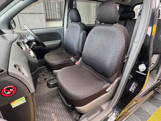 シエンタ ＤＩＣＥリミテッド　ＥＴＣ　バックカメラ　ナビ　ＴＶ　両側スライド・片側電動　ＨＩＤ　キーレスエントリー　電動格納ミラー　３列シート　ＣＶＴ　アルミホイール　ＵＳＢ　Ｂｌｕｅｔｏｏｔｈ　記録簿　衝突安全ボディ　ＡＢＳ（33枚目）