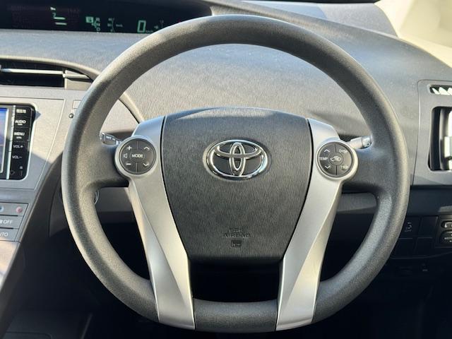 プリウス S バックカメラ ナビ TV アルミホイール オートライト HID CVT スマートキー 電動格納ミラー 盗難防止システム Bluetooth 記録簿 衝突安全ボディ ABS ESC エアコン(3枚目)