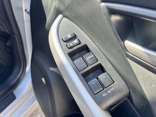 プリウス S バックカメラ ナビ TV アルミホイール オートライト HID CVT スマートキー 電動格納ミラー 盗難防止システム Bluetooth 記録簿 衝突安全ボディ ABS ESC エアコン(10枚目)