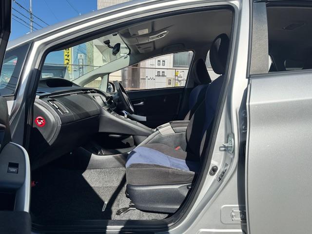 プリウス S バックカメラ ナビ TV アルミホイール オートライト HID CVT スマートキー 電動格納ミラー 盗難防止システム Bluetooth 記録簿 衝突安全ボディ ABS ESC エアコン(31枚目)