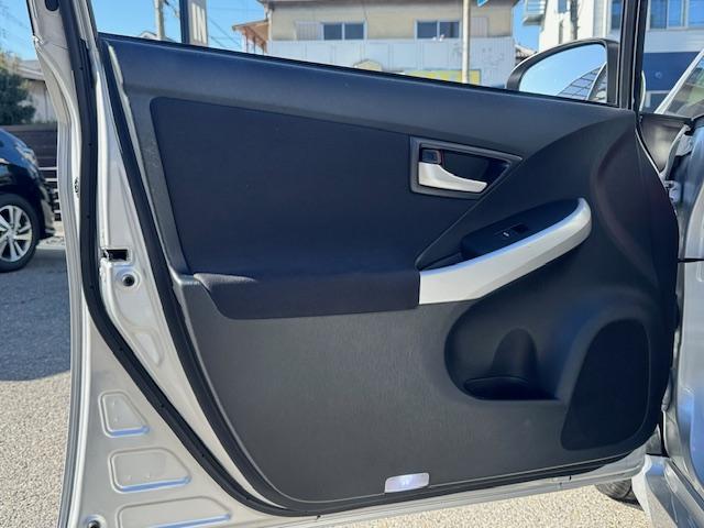プリウス S バックカメラ ナビ TV アルミホイール オートライト HID CVT スマートキー 電動格納ミラー 盗難防止システム Bluetooth 記録簿 衝突安全ボディ ABS ESC エアコン(37枚目)