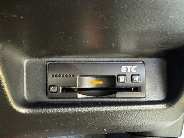 アルトターボＲＳ ベースグレード　ドライブレコーダー　ＥＴＣ　ナビ　衝突被害軽減システム　ＨＩＤ　スマートキー　アイドリングストップ　電動格納ミラー　シートヒーター　ＡＴ　盗難防止システム　ＡＢＳ　ＥＳＣ　Ｂｌｕｅｔｏｏｔｈ（8枚目）