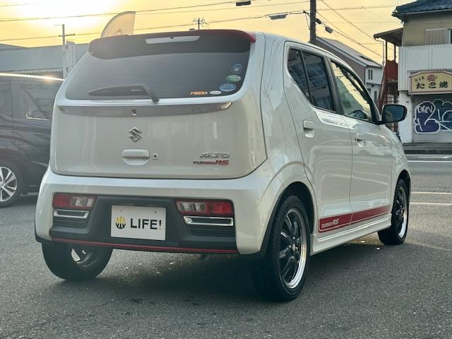 アルトターボＲＳ ベースグレード　ドライブレコーダー　ＥＴＣ　ナビ　衝突被害軽減システム　ＨＩＤ　スマートキー　アイドリングストップ　電動格納ミラー　シートヒーター　ＡＴ　盗難防止システム　ＡＢＳ　ＥＳＣ　Ｂｌｕｅｔｏｏｔｈ（18枚目）