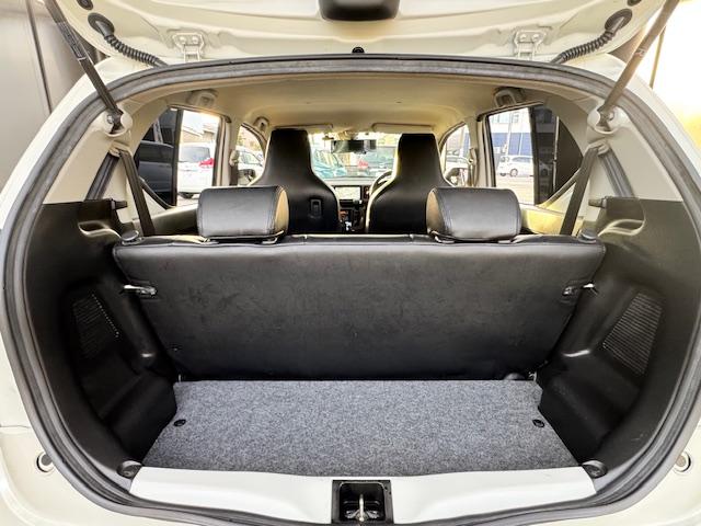 アルトターボＲＳ ベースグレード　ドライブレコーダー　ＥＴＣ　ナビ　衝突被害軽減システム　ＨＩＤ　スマートキー　アイドリングストップ　電動格納ミラー　シートヒーター　ＡＴ　盗難防止システム　ＡＢＳ　ＥＳＣ　Ｂｌｕｅｔｏｏｔｈ（19枚目）