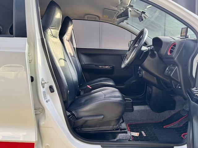 アルトターボＲＳ ベースグレード　ドライブレコーダー　ＥＴＣ　ナビ　衝突被害軽減システム　ＨＩＤ　スマートキー　アイドリングストップ　電動格納ミラー　シートヒーター　ＡＴ　盗難防止システム　ＡＢＳ　ＥＳＣ　Ｂｌｕｅｔｏｏｔｈ（27枚目）