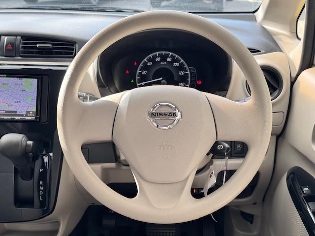 デイズ Ｊ　ＥＴＣ　バックカメラ　ナビ　衝突被害軽減システム　キーレスエントリー　アイドリングストップ　電動格納ミラー　ベンチシート　ＣＶＴ　ＡＢＳ　ＥＳＣ　Ｂｌｕｅｔｏｏｔｈ　衝突安全ボディ　エアコン（3枚目）