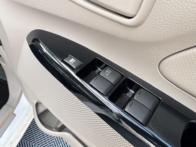 デイズ Ｊ　ＥＴＣ　バックカメラ　ナビ　衝突被害軽減システム　キーレスエントリー　アイドリングストップ　電動格納ミラー　ベンチシート　ＣＶＴ　ＡＢＳ　ＥＳＣ　Ｂｌｕｅｔｏｏｔｈ　衝突安全ボディ　エアコン（11枚目）